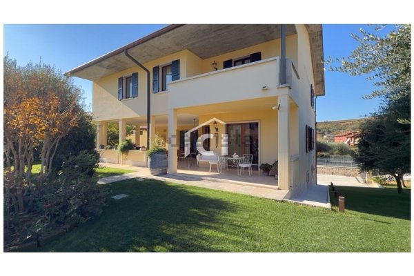 casa indipendente in vendita a San Pietro in Cariano