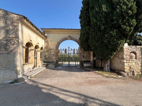 casa indipendente in vendita a San Pietro in Cariano in zona Corrubbio