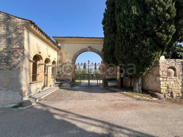 casa indipendente in vendita a San Pietro in Cariano in zona Corrubbio