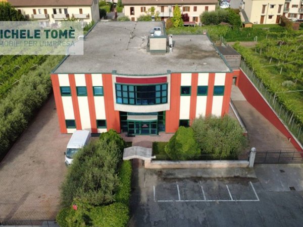 locale commerciale in vendita a San Pietro in Cariano
