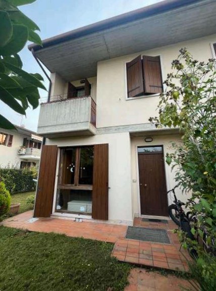 casa indipendente in vendita a San Pietro in Cariano in zona San Floriano