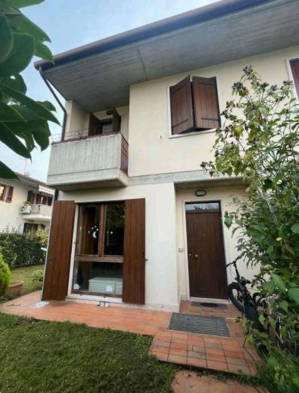 casa indipendente in vendita a San Pietro in Cariano in zona San Floriano