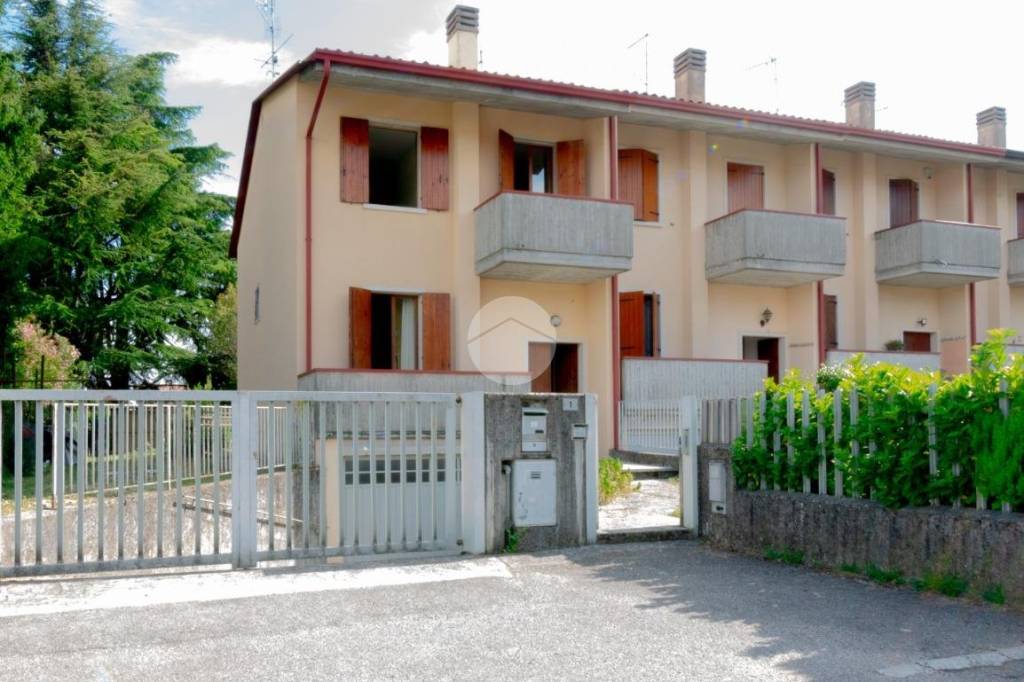 casa indipendente in vendita a San Pietro in Cariano in zona San Floriano