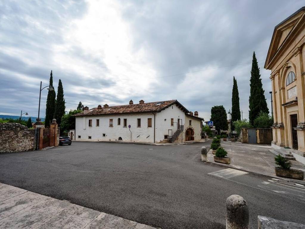 casa indipendente in vendita a Sant'Ambrogio di Valpolicella in zona Gargagnago