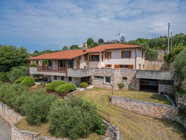 casa indipendente in vendita a Sant'Ambrogio di Valpolicella