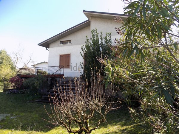 casa indipendente in vendita a Sant'Ambrogio di Valpolicella in zona Domegliara