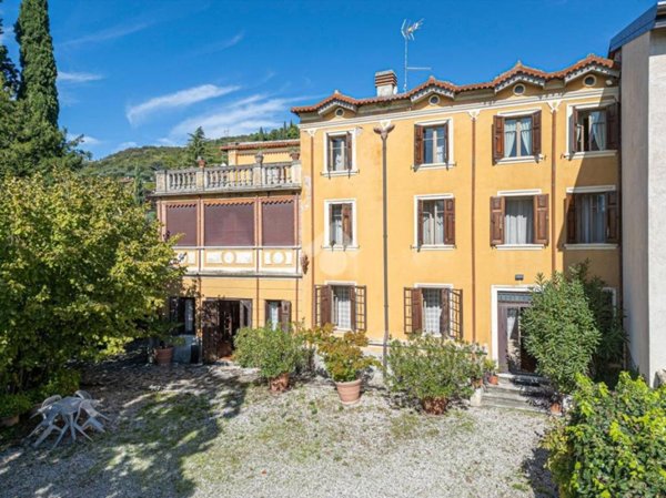 casa indipendente in vendita a Sant'Ambrogio di Valpolicella