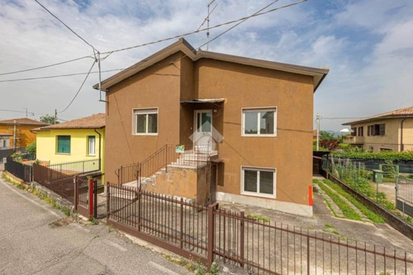 casa indipendente in vendita a Sant'Ambrogio di Valpolicella in zona Domegliara