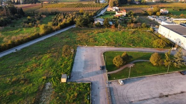 terreno agricolo in vendita a Sant'Ambrogio di Valpolicella in zona Domegliara