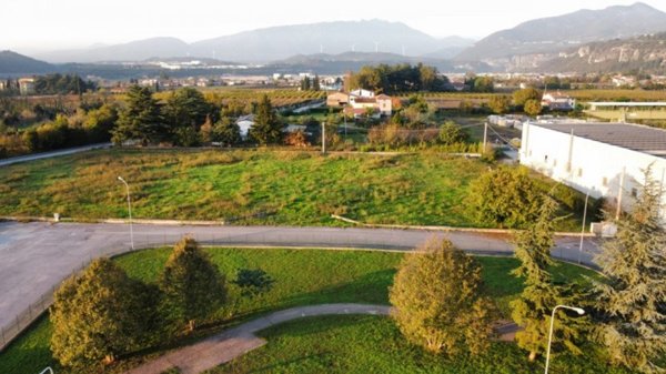 terreno agricolo in vendita a Sant'Ambrogio di Valpolicella in zona Domegliara