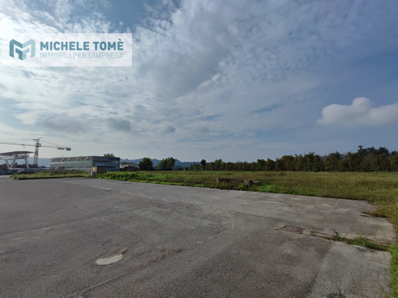 terreno agricolo in vendita a Sant'Ambrogio di Valpolicella in zona Domegliara
