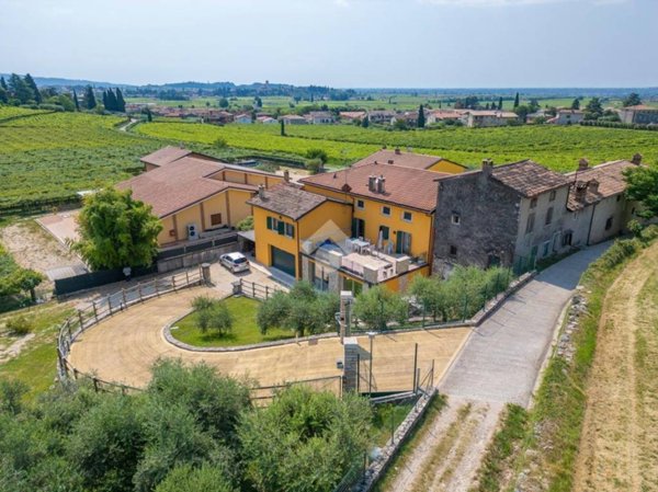 casa indipendente in vendita a Sant'Ambrogio di Valpolicella in zona Gargagnago