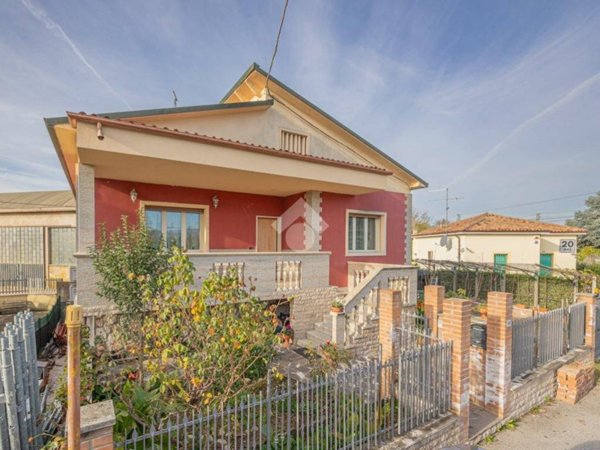 casa indipendente in vendita a Sant'Ambrogio di Valpolicella in zona Domegliara