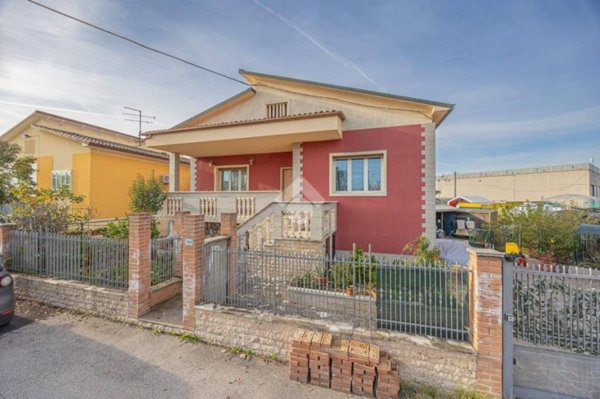 casa indipendente in vendita a Sant'Ambrogio di Valpolicella in zona Domegliara