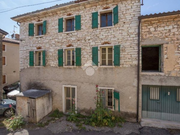 casa indipendente in vendita a Sant'Ambrogio di Valpolicella in zona Monte