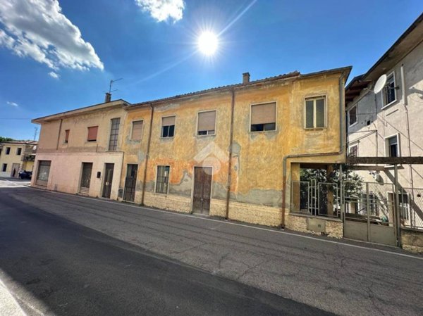 casa indipendente in vendita a Sant'Ambrogio di Valpolicella in zona Ponton