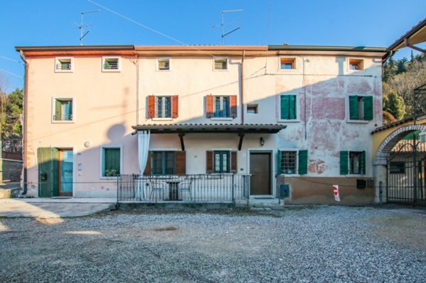 casa indipendente in vendita a Sant'Ambrogio di Valpolicella