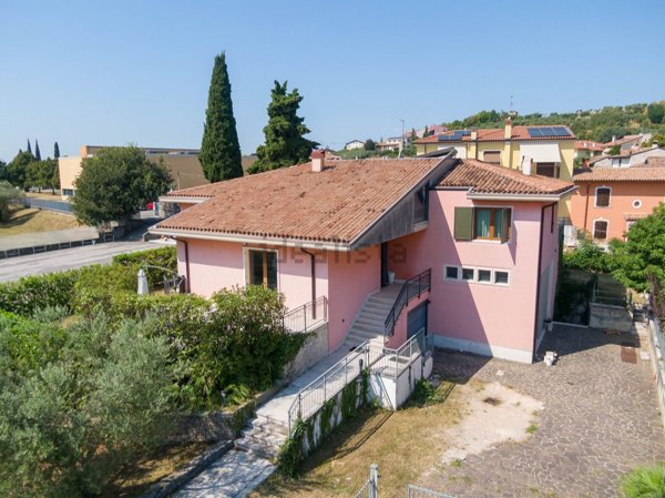 casa indipendente in vendita a Sant'Ambrogio di Valpolicella