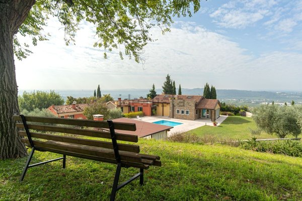 casa indipendente in vendita a Sant'Ambrogio di Valpolicella