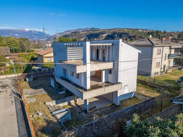 casa indipendente in vendita a Sant'Ambrogio di Valpolicella