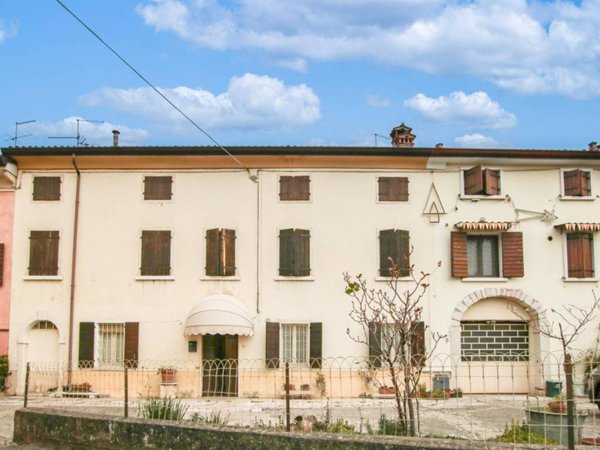 casa indipendente in vendita a Sant'Ambrogio di Valpolicella