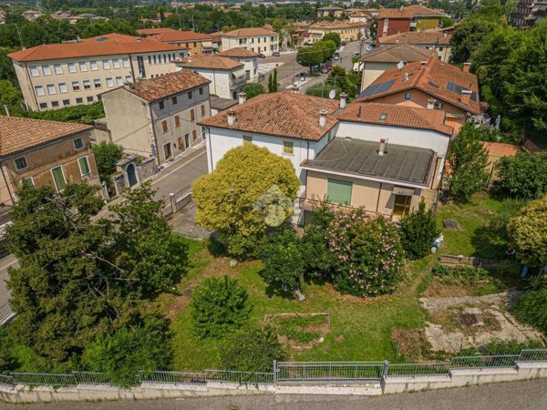 casa indipendente in vendita a Sant'Ambrogio di Valpolicella in zona Domegliara