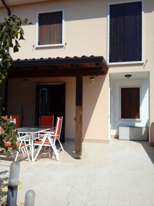 casa indipendente in vendita a Sant'Ambrogio di Valpolicella in zona Domegliara