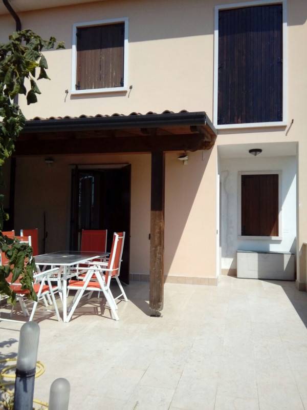 casa indipendente in vendita a Sant'Ambrogio di Valpolicella in zona Domegliara