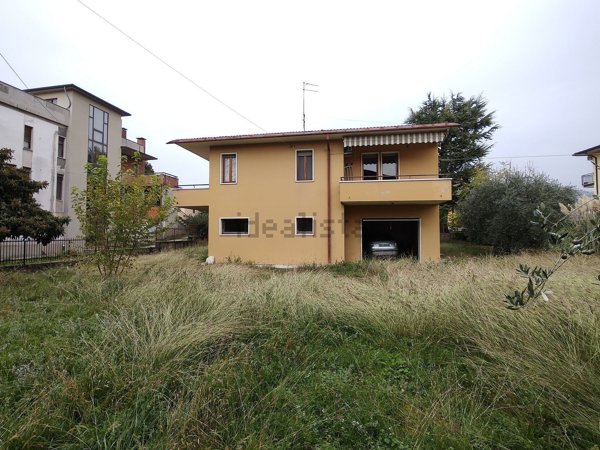 casa indipendente in vendita a Sant'Ambrogio di Valpolicella