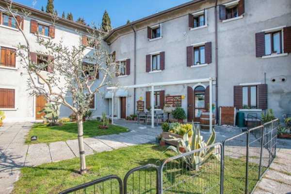 casa indipendente in vendita a Sant'Ambrogio di Valpolicella in zona Domegliara