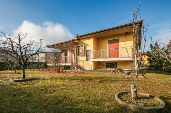 casa indipendente in vendita a Sant'Ambrogio di Valpolicella in zona Domegliara