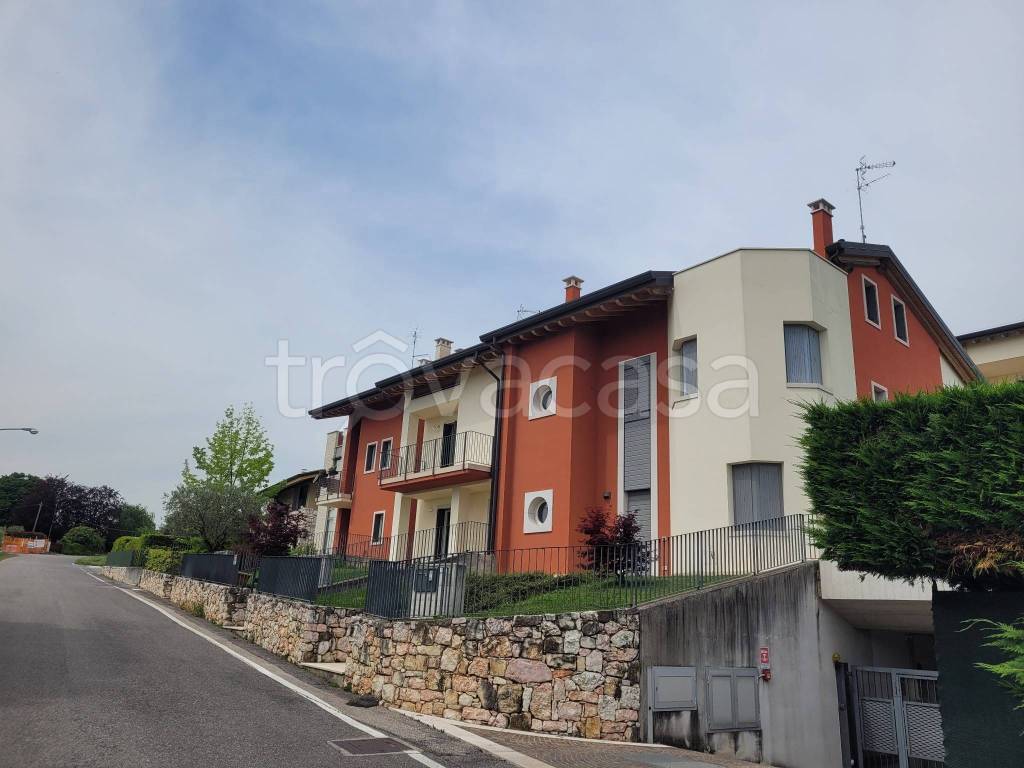 casa indipendente in vendita a Sant'Ambrogio di Valpolicella