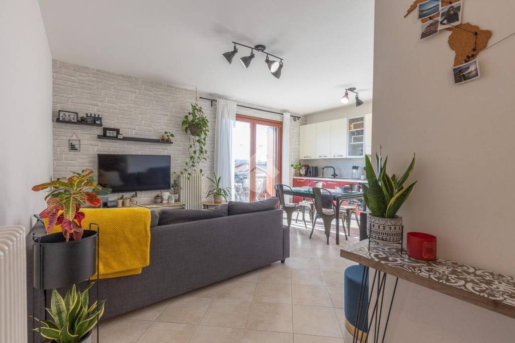appartamento in vendita a Sant'Ambrogio di Valpolicella in zona Domegliara