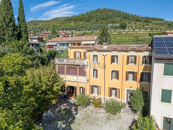 casa indipendente in vendita a Sant'Ambrogio di Valpolicella