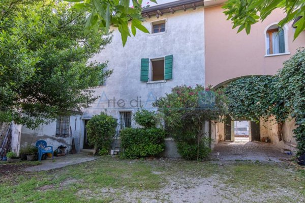 casa indipendente in vendita a Sant'Ambrogio di Valpolicella in zona Domegliara