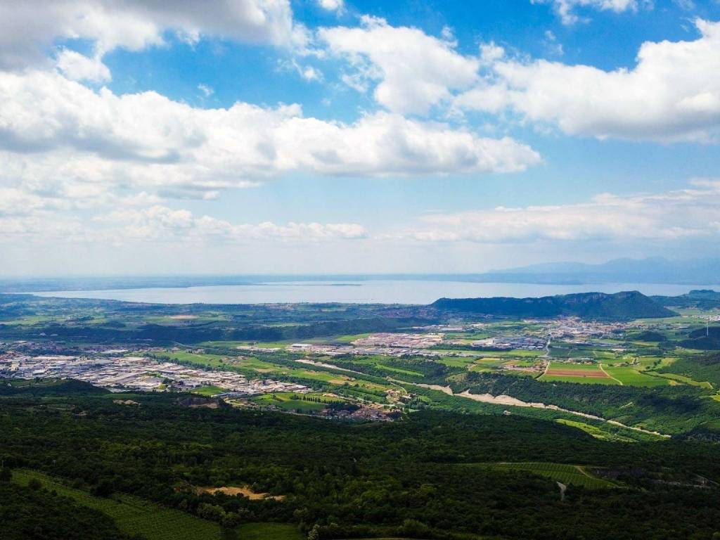 terreno agricolo in vendita a Sant'Ambrogio di Valpolicella in zona Monte