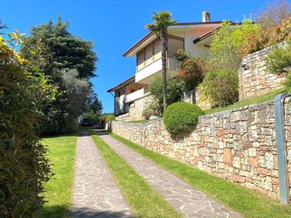 casa indipendente in vendita a Sant'Ambrogio di Valpolicella in zona Domegliara