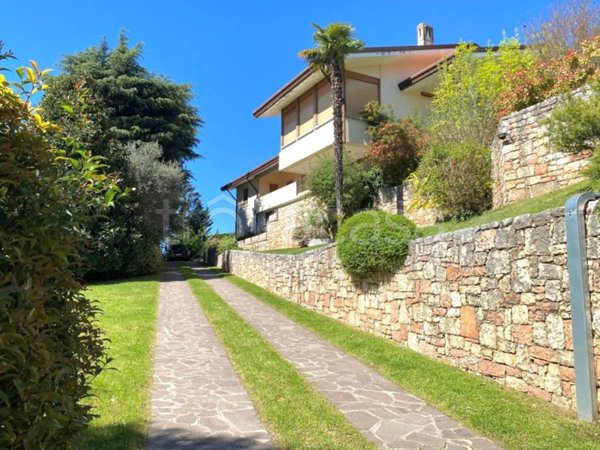 casa indipendente in vendita a Sant'Ambrogio di Valpolicella in zona Domegliara