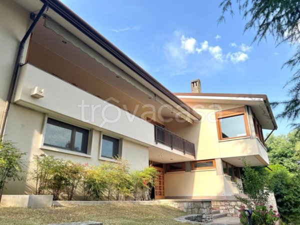 casa indipendente in vendita a Sant'Ambrogio di Valpolicella in zona Domegliara