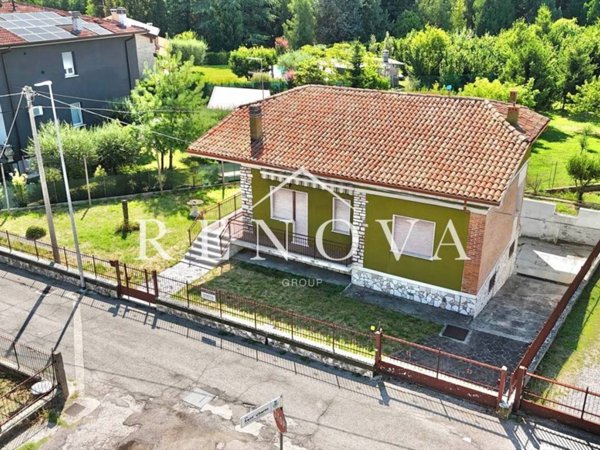 casa indipendente in vendita a Sant'Ambrogio di Valpolicella in zona Domegliara