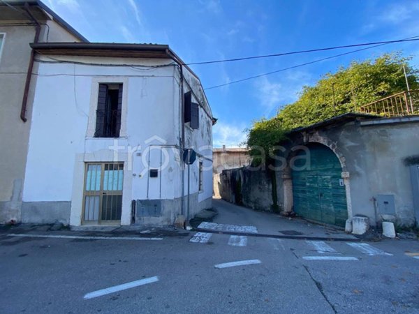 casa indipendente in vendita a Sant'Ambrogio di Valpolicella in zona Domegliara
