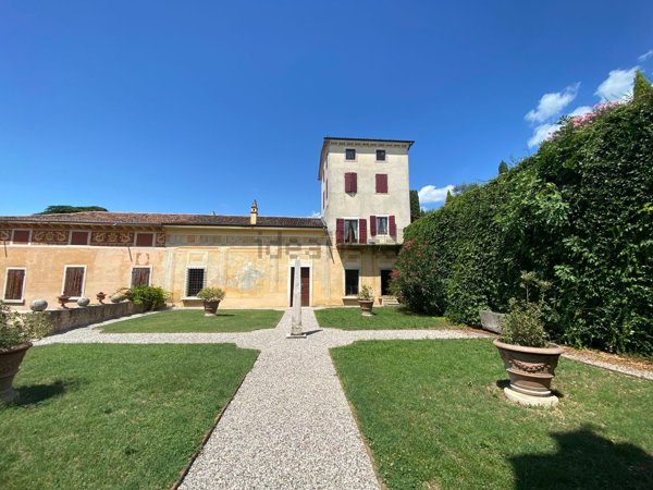 casale in vendita a Sant'Ambrogio di Valpolicella