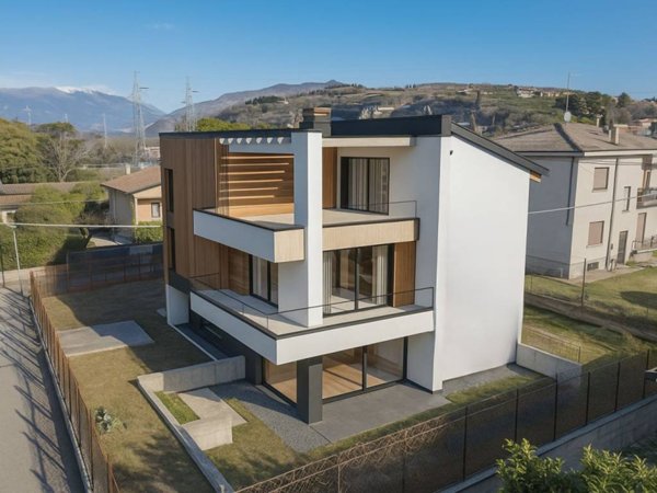 casa indipendente in vendita a Sant'Ambrogio di Valpolicella