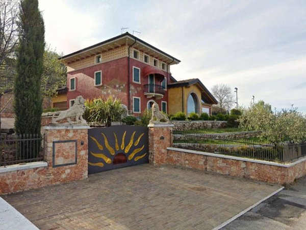 casa indipendente in vendita a Sant'Ambrogio di Valpolicella