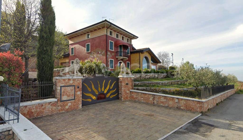 casa indipendente in vendita a Sant'Ambrogio di Valpolicella