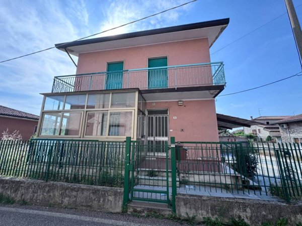 casa indipendente in vendita a Sant'Ambrogio di Valpolicella in zona Domegliara