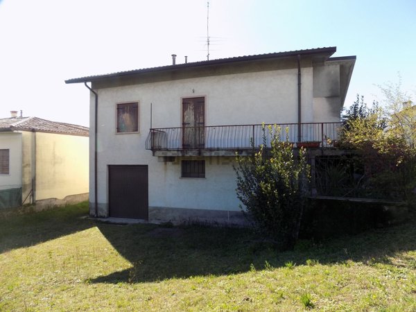 casa indipendente in vendita a Sant'Ambrogio di Valpolicella in zona Domegliara