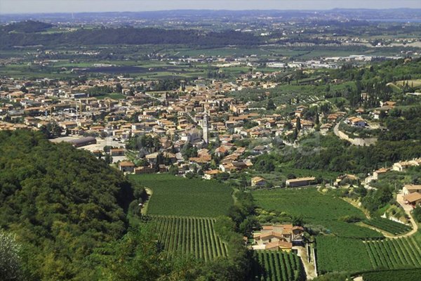casa indipendente in vendita a Sant'Ambrogio di Valpolicella