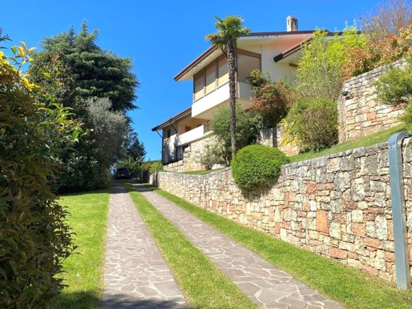 casa indipendente in vendita a Sant'Ambrogio di Valpolicella in zona Domegliara
