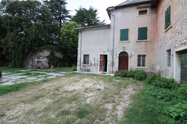casale in vendita a Sant'Ambrogio di Valpolicella in zona Gargagnago